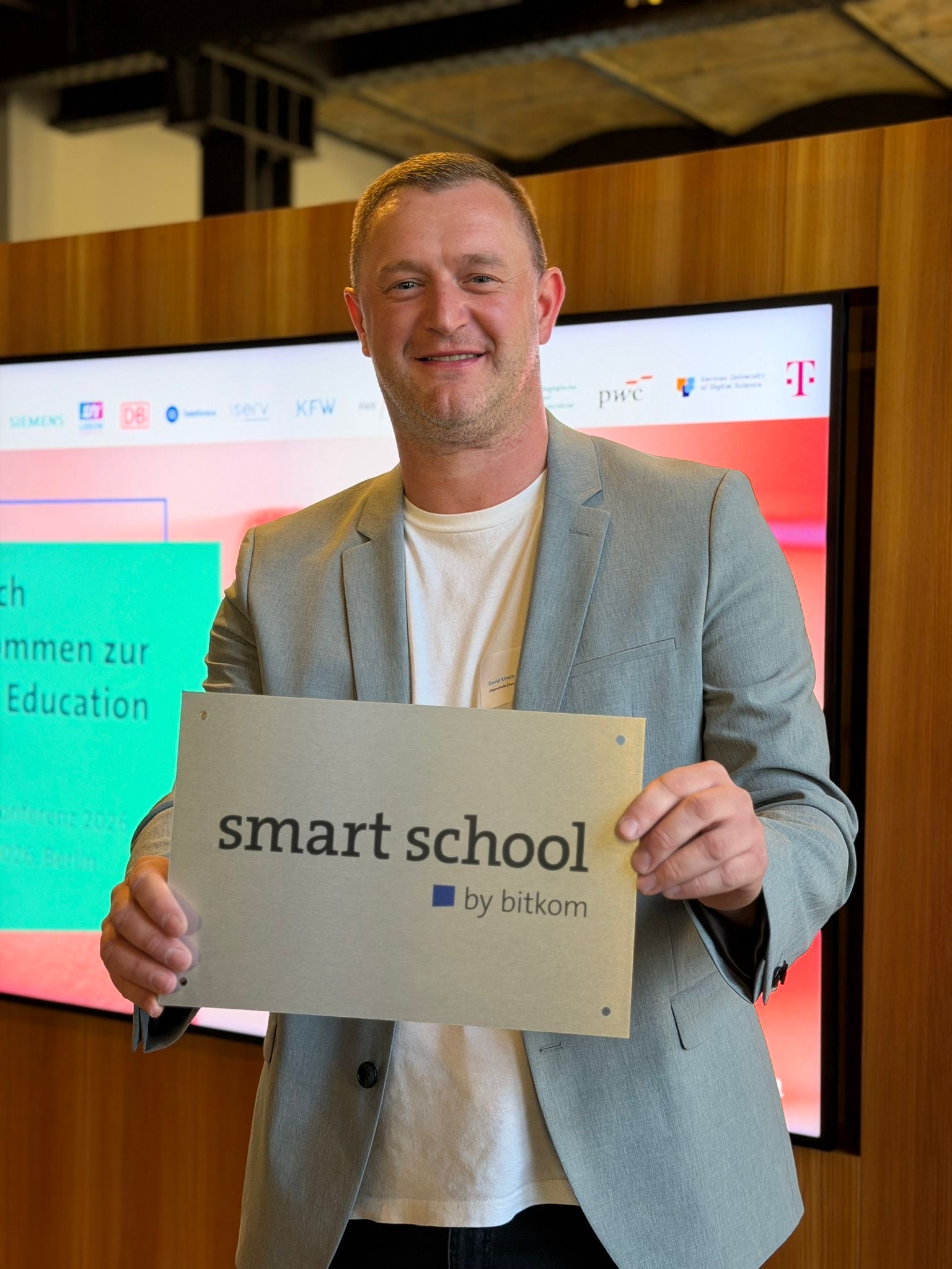 Übergabe der Urkunde